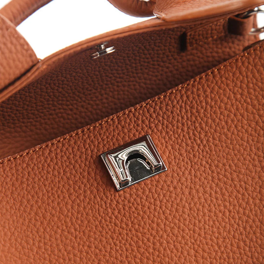Vioraia Arden Saddle Crossbody Bag