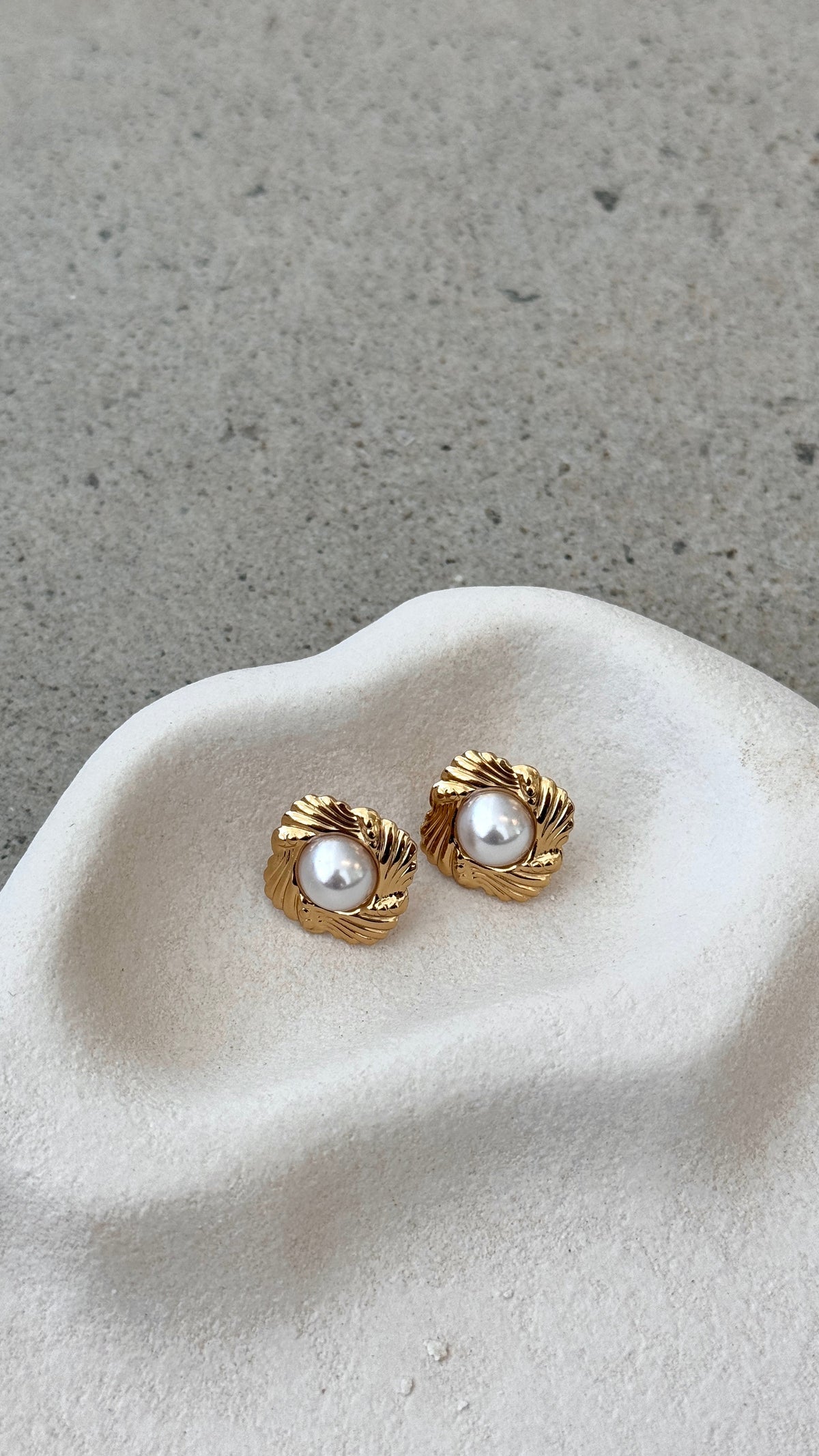 Yasmine 14K Gold Earrings - Gold / Pearl