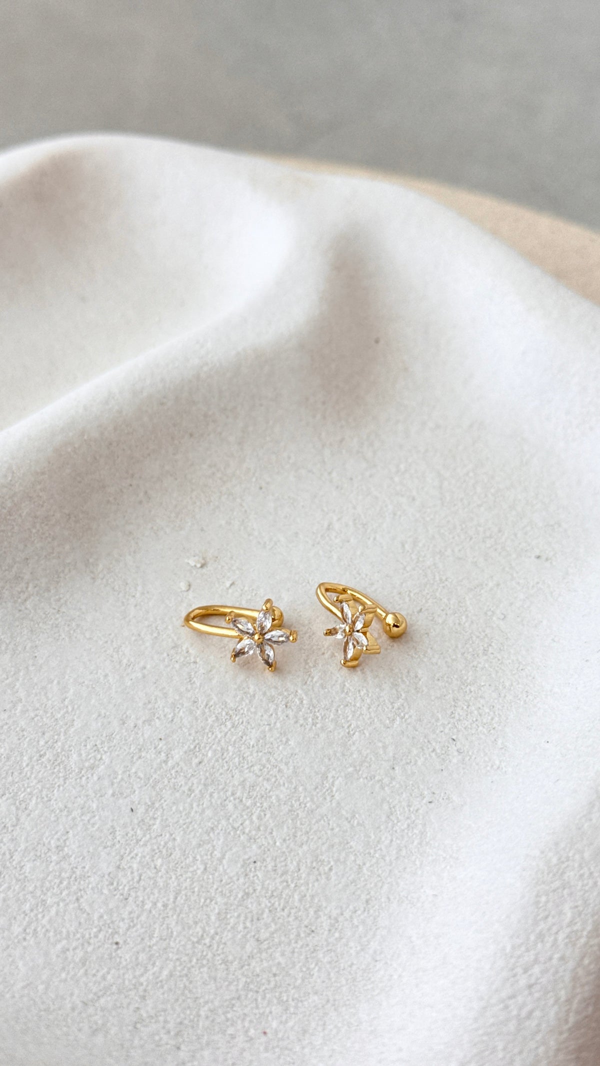 Yiota Ear Cuff Earrings - Gold