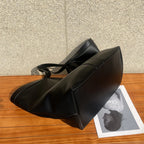 Vioraia Trina Tote Bag